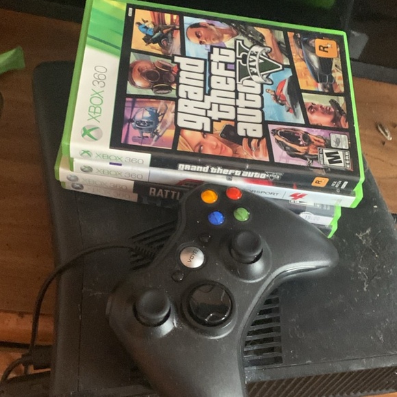 Xbox 360 With 4 Games (TV Not included)